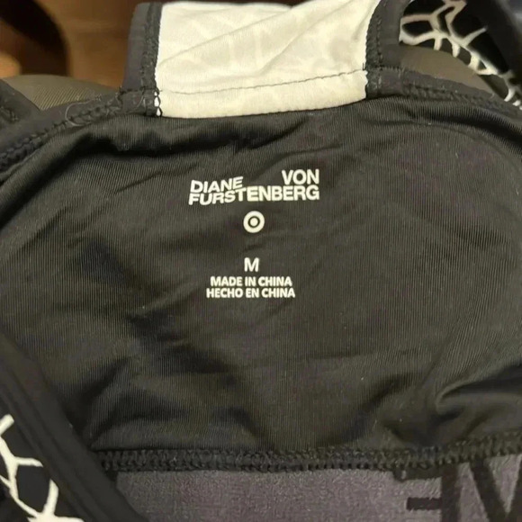 NWOT Diane Von Furstenberg for Target black & white design sports bra size M - Picture 3 of 5